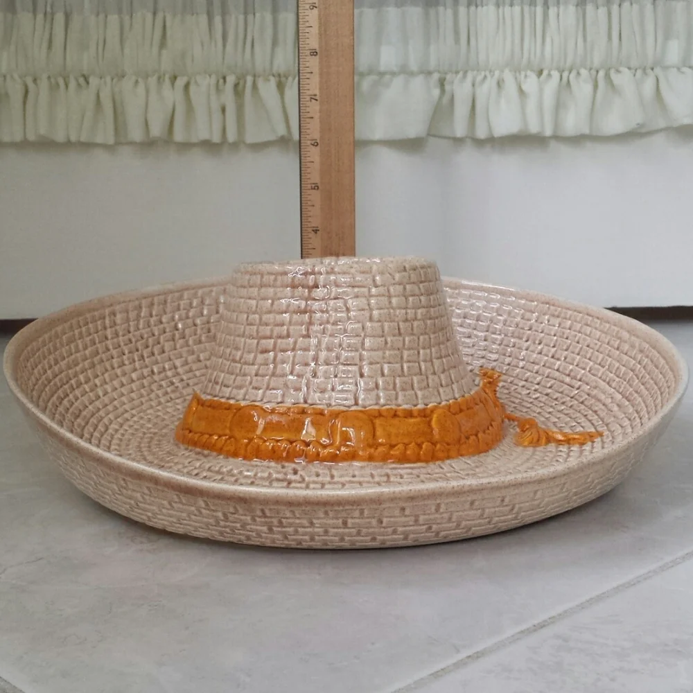 Ceramic Sombrero hat chip dish